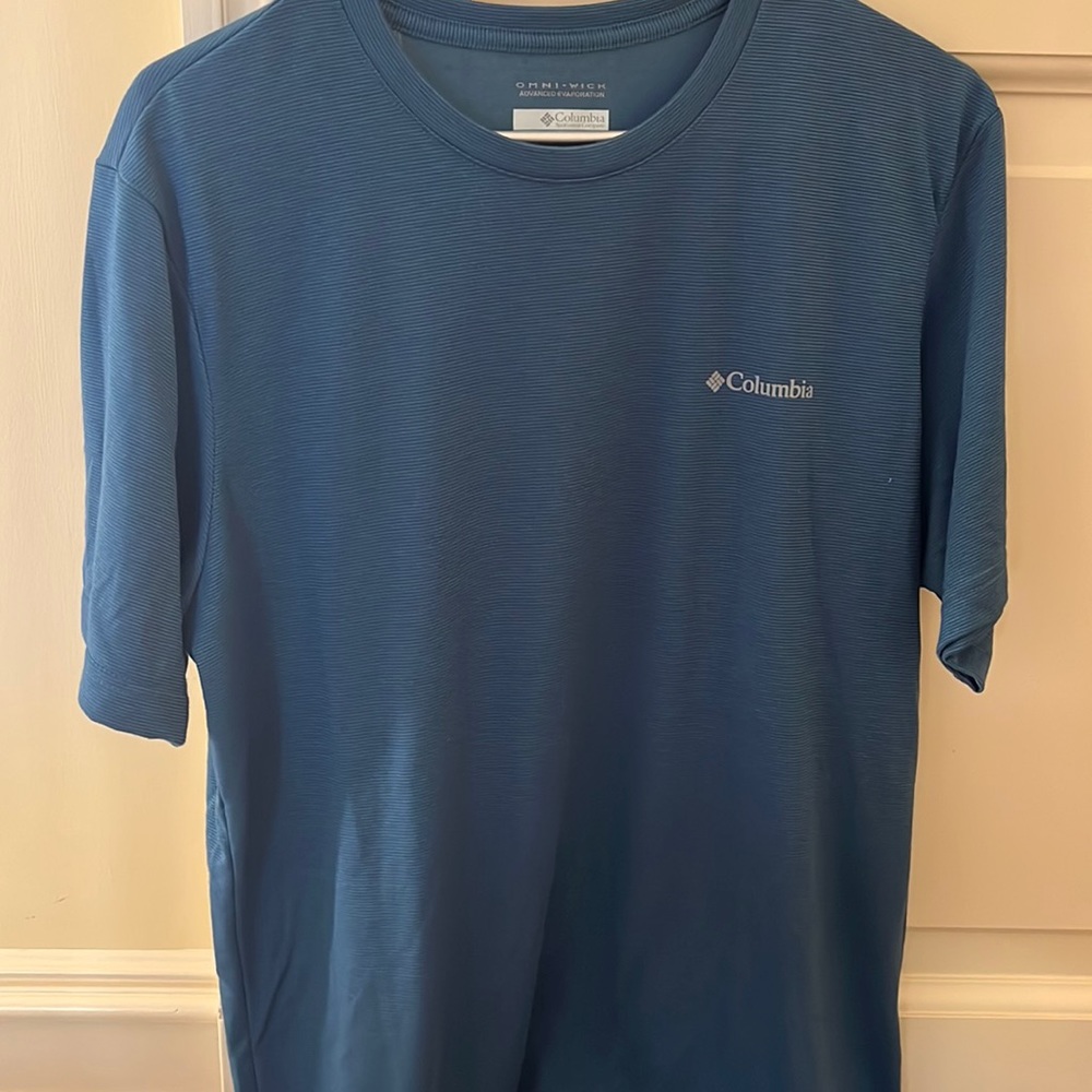 Men’s medium blue Columbia Omni-Wick T-Shirt